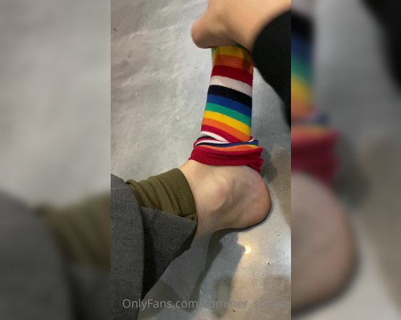 Summer Solesis aka Summer_solesis OnlyFans - Sweaty sock and shoe removal with toe jam