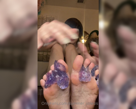 Summer Solesis aka Summer_solesis OnlyFans - Playing with some glitter slime between my toes )