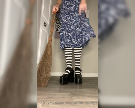 Summer Solesis aka Summer_solesis OnlyFans - I’m so excited for spooky season