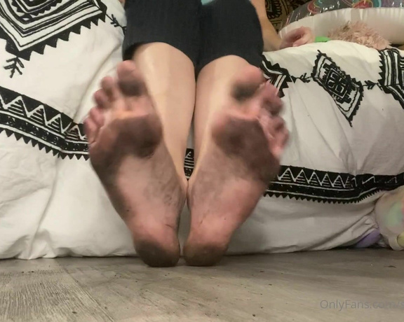 Summer Solesis aka Summer_solesis OnlyFans - Close up horizontal toe wiggling and things