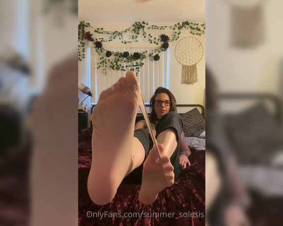 Summer Solesis aka Summer_solesis OnlyFans - I just feel like rolling around in bed and playing with my feet )