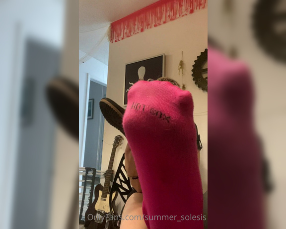 Summer Solesis aka Summer_solesis OnlyFans - Today was so dramatic holy shit my feet stink