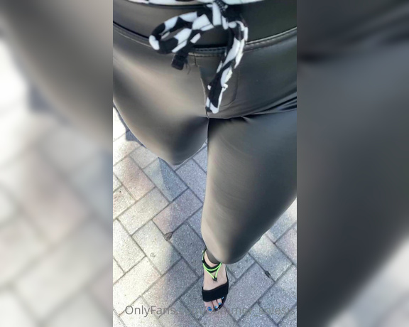 Summer Solesis aka Summer_solesis OnlyFans - My thighs jiggle so much when I walk