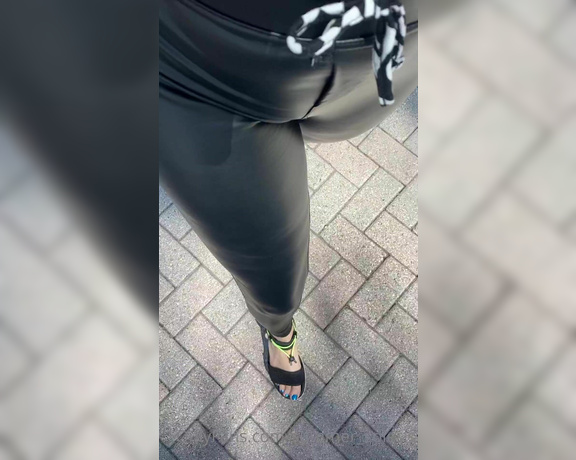 Summer Solesis aka Summer_solesis OnlyFans - My thighs jiggle so much when I walk