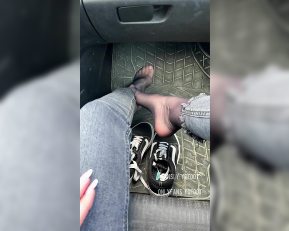 YGoddess aka Ygfoot OnlyFans - My slave was driving me home from the grocery store, I gave him a treat )