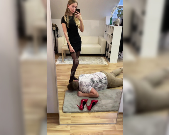 YGoddess aka Ygfoot OnlyFans - Oh, I stepped on you with my heel What a mistake