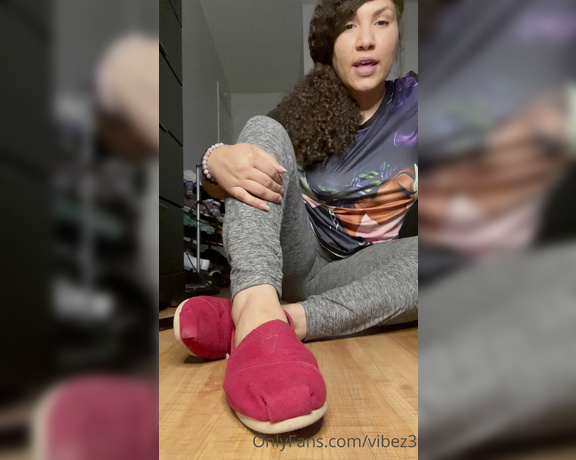 Natasha aka Vibez3 OnlyFans - Caught your pathetic ass staring at my shoes… I’ll let you have a look inside if you let me humiliat