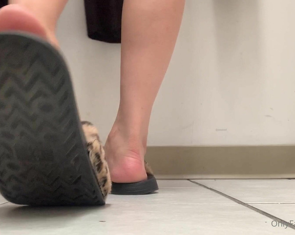 Natasha aka Vibez3 OnlyFans - Watching my toes with some shoe play from under the fitting room door as I try on work pants Lucky