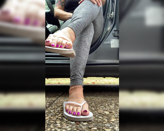 Natasha aka Vibez3 OnlyFans - Freshly painted toes hanging outside my car trying to make sure they are dry before I take off