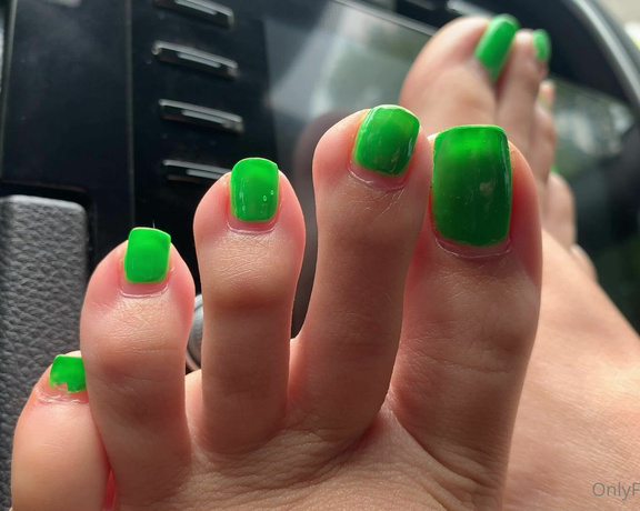 Natasha aka Vibez3 OnlyFans - Better visual of my chipped & outgrown toenails 1