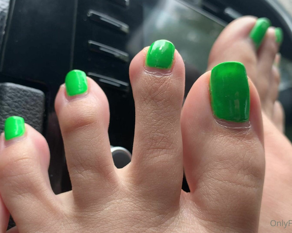 Natasha aka Vibez3 OnlyFans - Better visual of my chipped & outgrown toenails 1