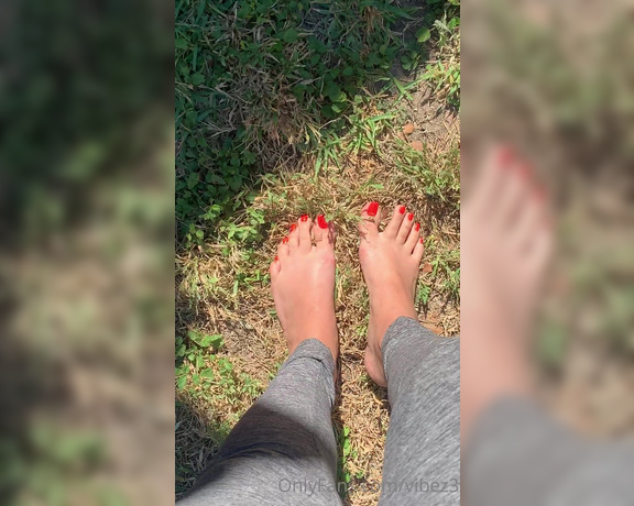 Natasha aka Vibez3 OnlyFans - Finally made it home! Quick little earthing session to keep myself grounded!