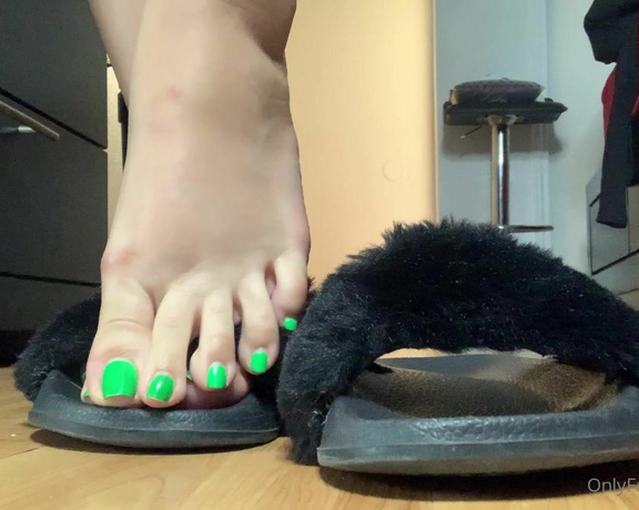 Natasha aka Vibez3 OnlyFans - Chipped polish & out grown toenails