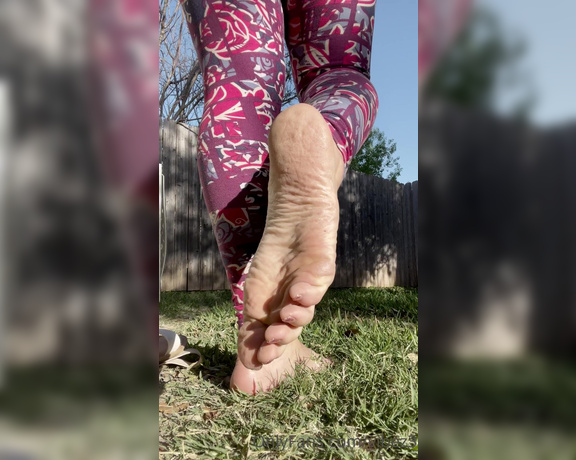 Natasha aka Vibez3 OnlyFans - Letting my feet get kissed by the sun Might as well tease you a little bit I look rough afte