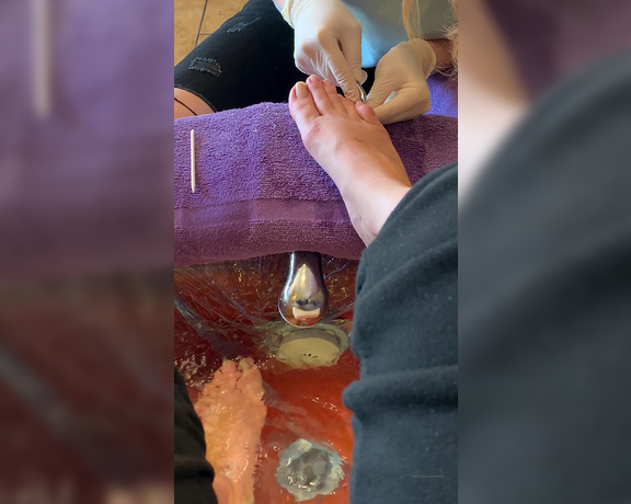 Natasha aka Vibez3 OnlyFans - Love when someone else has to take my polish off and clean them up Relaxing Sunday Funday