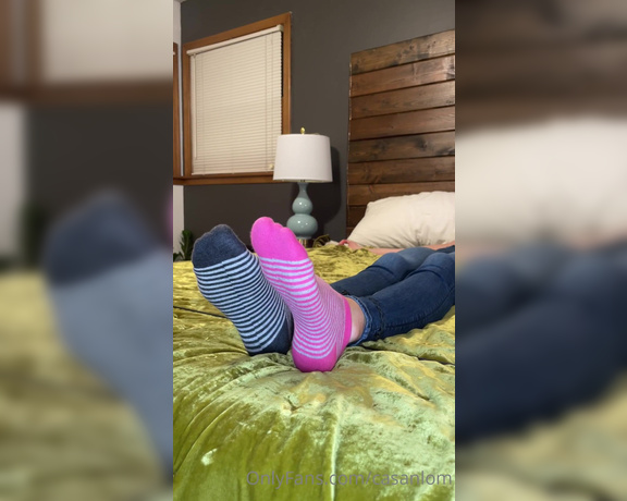 Casanlom aka Casanlom OnlyFans - A 10 min tickle video! Full body and feet (I posted the same video but 2 different angles) startin 2
