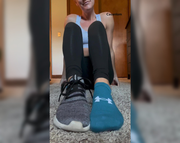 Casanlom aka Casanlom OnlyFans - From shoes, to socks, to bare feet (No sound)