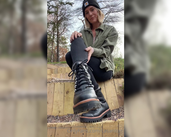 Casanlom aka Casanlom OnlyFans - Some other models and I did a fall boot collab for Reddit! This was my part in the vid who wants