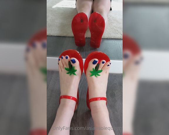 Asian Sole Queen aka Asiansolequeen OnlyFans - More gifts for my cute feet Dont you love seeing my soles through these geli sandals