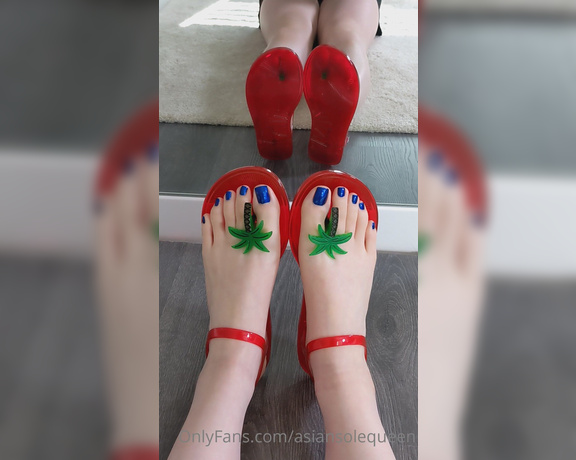 Asian Sole Queen aka Asiansolequeen OnlyFans - More gifts for my cute feet Dont you love seeing my soles through these geli sandals