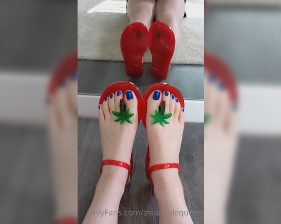 Asian Sole Queen aka Asiansolequeen OnlyFans - More gifts for my cute feet Dont you love seeing my soles through these geli sandals