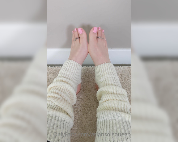 Asian Sole Queen aka Asiansolequeen OnlyFans - Suck my toe rings off and then put them back on, with your mouth only Im around for video calls