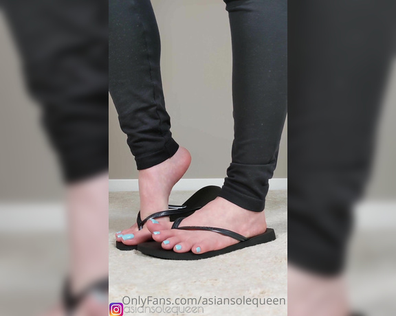 Asian Sole Queen aka Asiansolequeen OnlyFans - New clip available I tease you with my pretty toes and soles in flip flops and show them off from