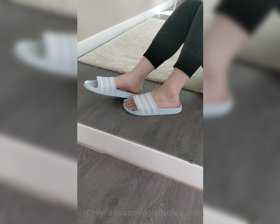 Asian Sole Queen aka Asiansolequeen OnlyFans - Baby blue toes to match my baby blue slides, arent they cute DM me for vid calls, chat sessions