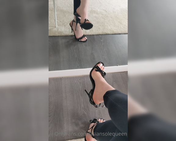 Asian Sole Queen aka Asiansolequeen OnlyFans - Tonights the last chance to Skype with the white since Im getting a pedi tomorrow so make sure