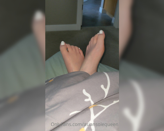 Asian Sole Queen aka Asiansolequeen OnlyFans - Do my toe wiggles put you in a trance Still milking for the rest of the night with my pretty white