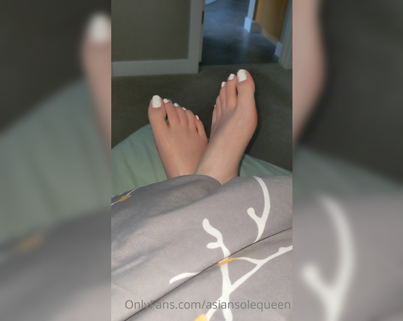 Asian Sole Queen aka Asiansolequeen OnlyFans - Do my toe wiggles put you in a trance Still milking for the rest of the night with my pretty white