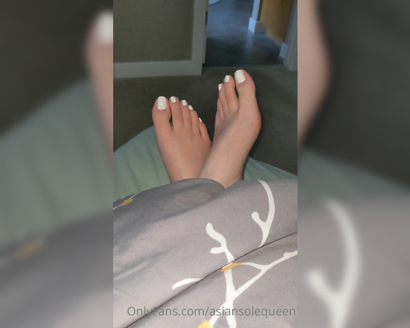 Asian Sole Queen aka Asiansolequeen OnlyFans - Do my toe wiggles put you in a trance Still milking for the rest of the night with my pretty white