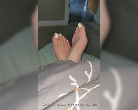 Asian Sole Queen aka Asiansolequeen OnlyFans - Do my toe wiggles put you in a trance Still milking for the rest of the night with my pretty white