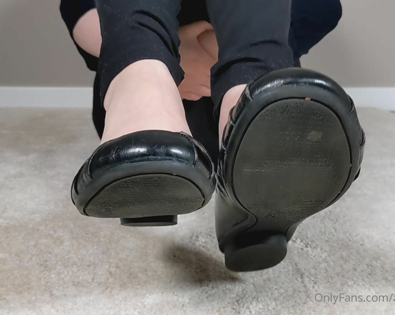 Asian Sole Queen aka Asiansolequeen OnlyFans - My feet fresh out of flats smell so good how badly are you craving a whiff of my scent