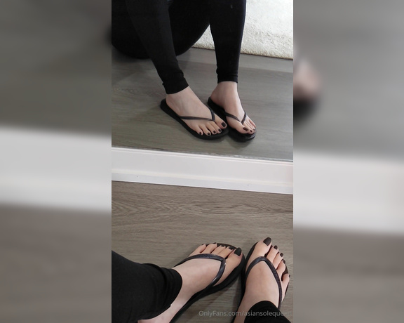 Asian Sole Queen aka Asiansolequeen OnlyFans - Lemme drain your balls with my perfect toes and soles Im available for vid calls and chat sessio