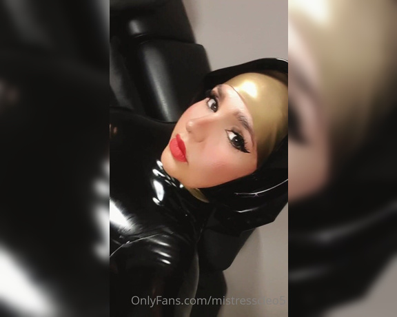 Mistress Cleopatra aka Mistresscleo5 OnlyFans - Would you prefer to see my contents on casual latex or Hidjab latex Comments below