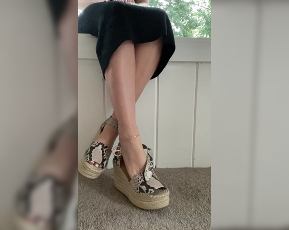 Sam Soles aka Sams_soles OnlyFans - These heels look comfy but are soo deceiving… foot rubs please