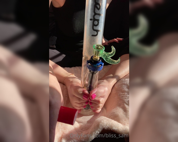 Sam Soles aka Sams_soles OnlyFans - TGIF Celebratory bong rip Cheers!