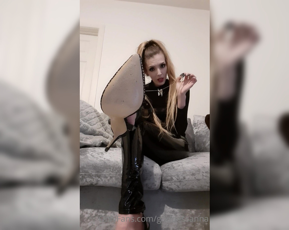 Goddess Anna aka Goddessanna OnlyFans - Suck that heel