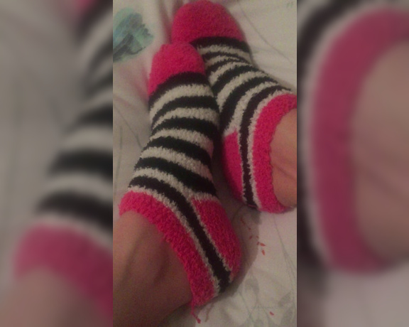 Goddess Anna aka Goddessanna OnlyFans - VIDEO! Nothing like some sunday foot worship Fluffy socks & smooth soft naked soles