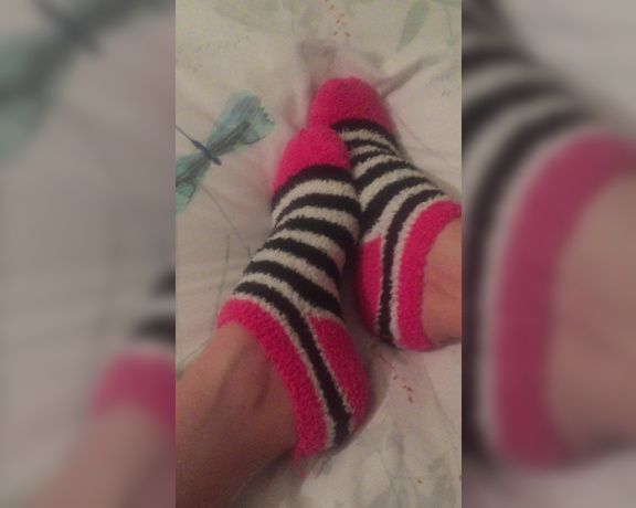 Goddess Anna aka Goddessanna OnlyFans - VIDEO! Nothing like some sunday foot worship Fluffy socks & smooth soft naked soles