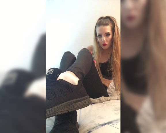 Goddess Anna aka Goddessanna OnlyFans - Almost 2 minutes of Goddess teasing you with trainers & white ankle socks!!! Lucky foot bitches! Ind