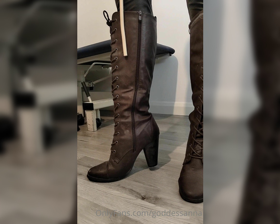 Goddess Anna aka Goddessanna OnlyFans - Swallow that muck boot licker Full Clip