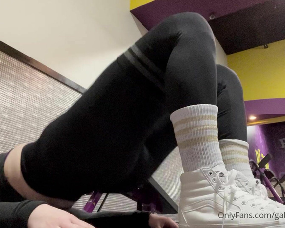 Goddess Gabrielle aka Dommiemommyy OnlyFans - My favorite gluteleg warm ups right now + a dude wanting my gym socks once again 1