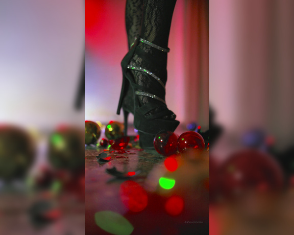 Ishameless aka Ishamelesss OnlyFans - Having some extra fun with crushing balls in festive mood! (turn the sound on ) 1