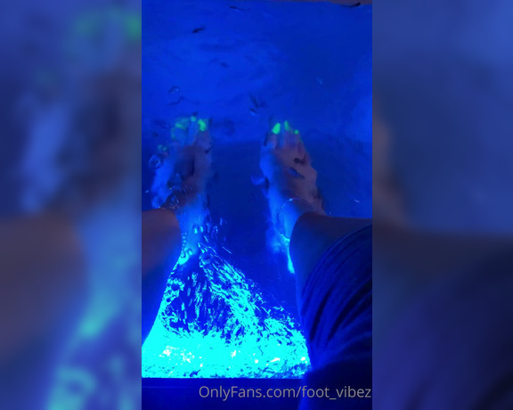 Natasha Vibez aka Foot_vibez OnlyFans - I completely forgot I had my feet sucked & nibbled on by some fish last weekend It was super tickli