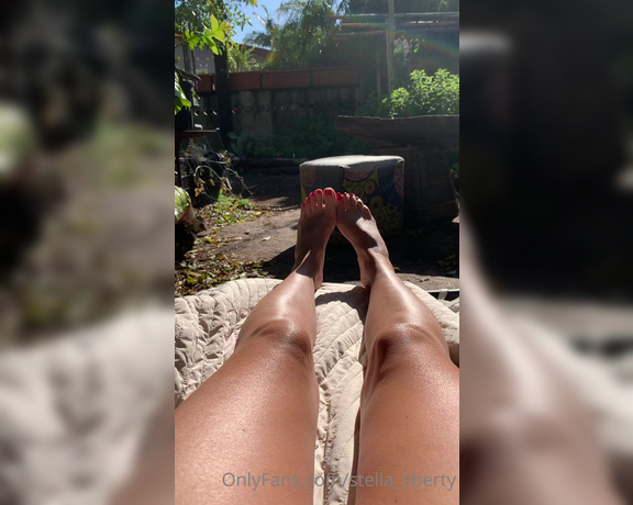 Stella Liberty aka Stella_liberty OnlyFans - Sun and toes