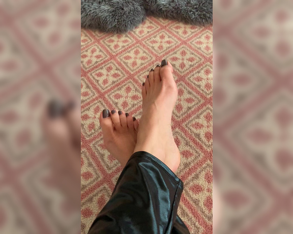 Stella Liberty aka Stella_liberty OnlyFans - Morning toes