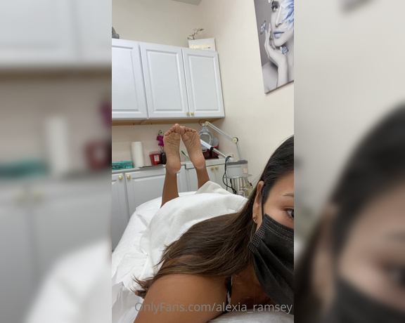 Alexia Ramsey aka Alexia_ramsey OnlyFans - Earlier at my laser hair removal appointment lol there is no hair anywhere except the top of