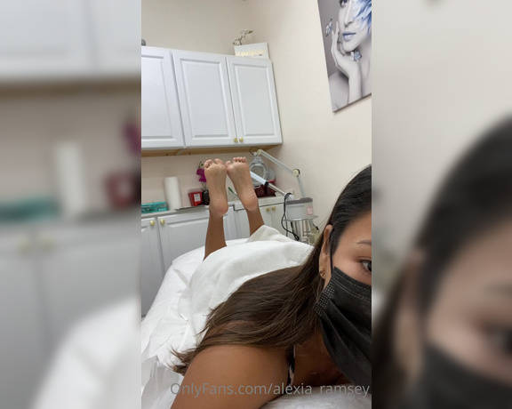 Alexia Ramsey aka Alexia_ramsey OnlyFans - Earlier at my laser hair removal appointment lol there is no hair anywhere except the top of